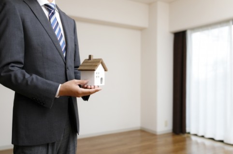 不動産の営業マン
