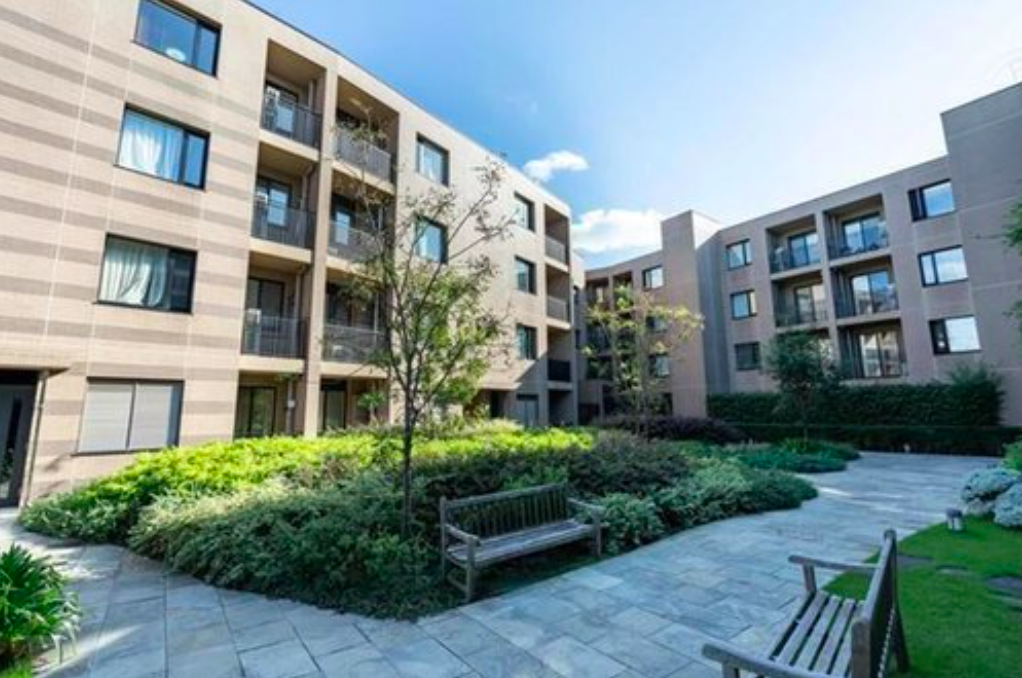 パークコート学芸大学デュアルプレイスの中庭